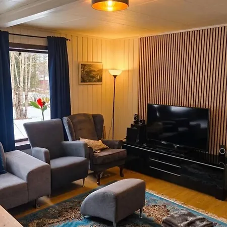 Villa Grandma Guest House, Near Ski, Biking, River Summer Camp *