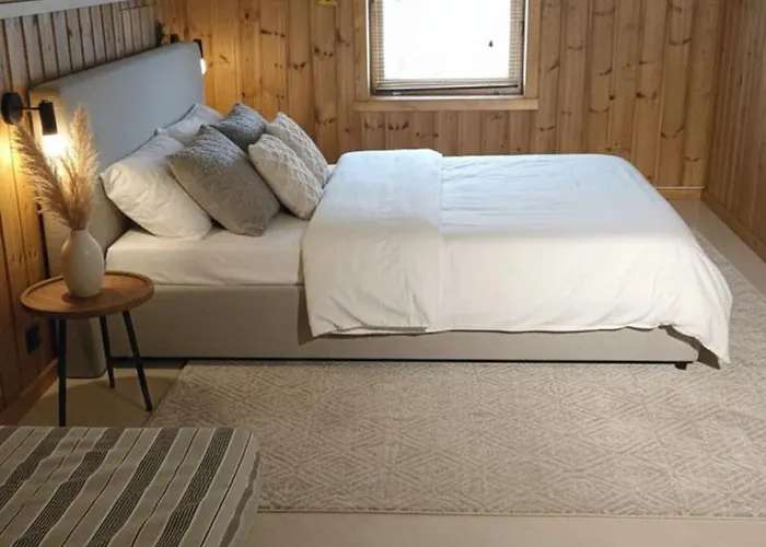 Grandma Guest House, Near Ski, Biking, River Summer Camp Villa *